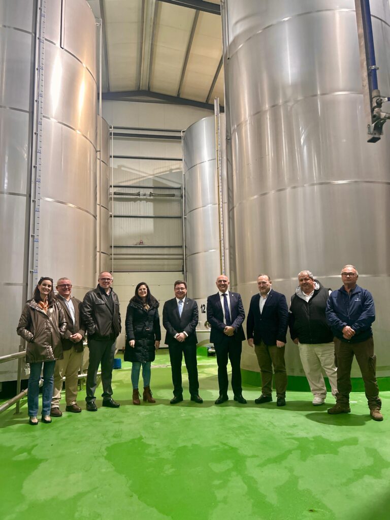 Santamaría destaca la apuesta por la transformación digital de la Cooperativa Nuestra Señora de Perales en Arroyo de San Serván