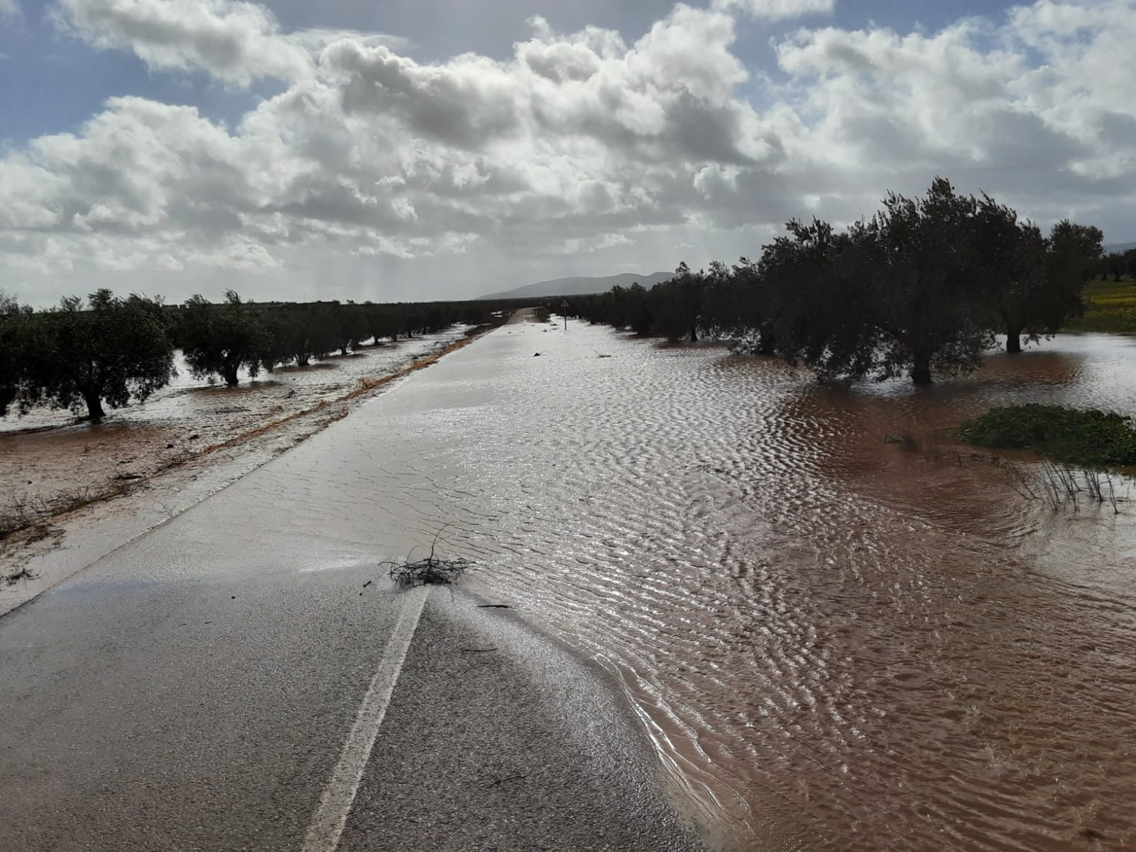 Cinco carreteras provinciales continúan cortadas al tráfico por los efectos de la borrasca Leonardo