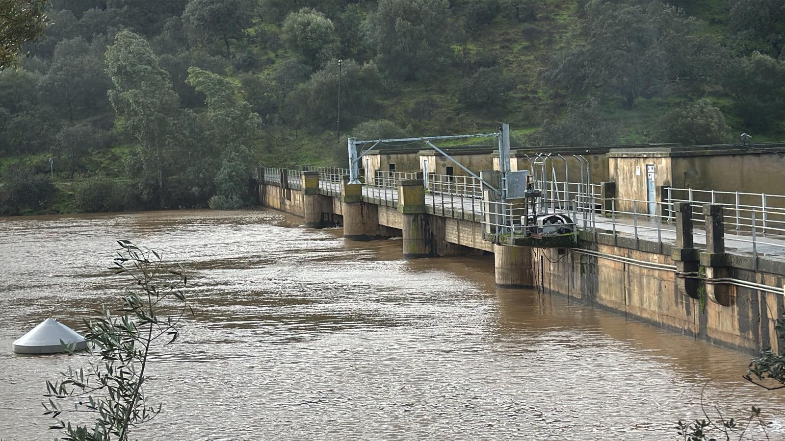 Más de 30 intervenciones del CPEI en Badajoz y evacuaciones en Valuengo y La Bazana por los efectos de la borrasca Leonardo