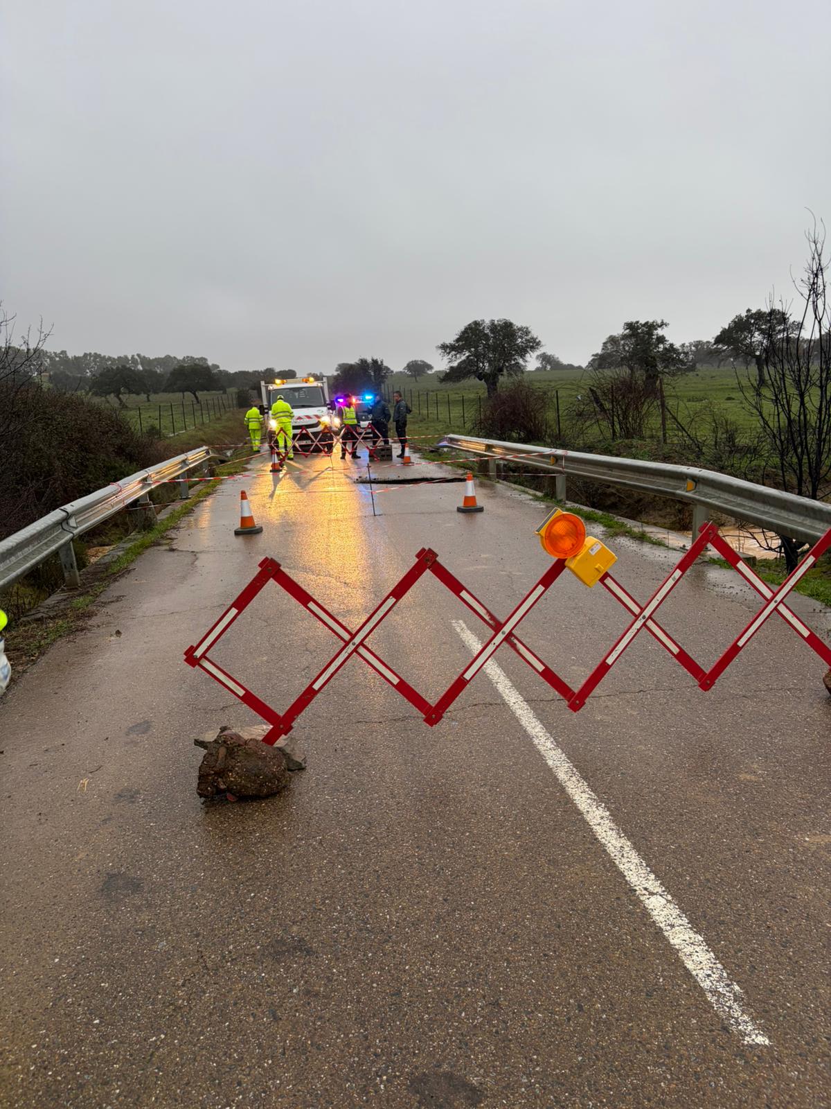 Corte de tráfico de la BA-049 de Castilblanco a Alía (L.P. Cáceres)