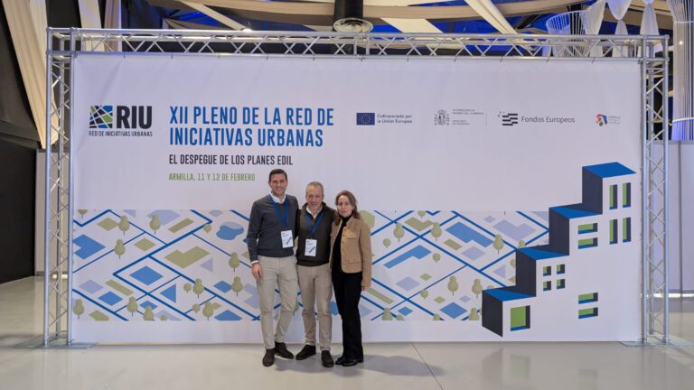 La Diputación de Badajoz participa en el XII Pleno de la Red de Iniciativas Urbanas en Granada para impulsar los proyectos EDIL