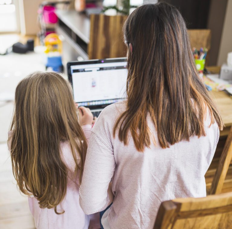 La Junta organiza las jornadas Plan Digital Familiar para dotar a las familias de conocimientos y herramientas para aprender a gestionar el ecosistema digital