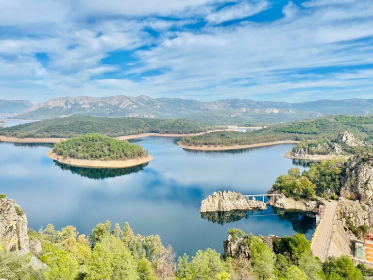 Extremadura obtiene un nuevo distintivo Bandera Sendero Azul para el sendero de la Dehesa en Herrera del Duque y revalida los cinco ya existentes