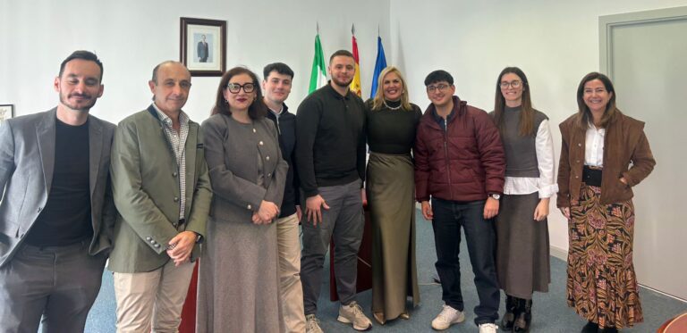 La consejera de Hacienda y Administración Pública renueva el convenio de prácticas con los alumnos de la Facultad de Derecho