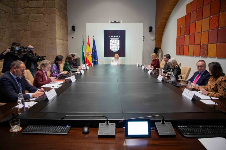La Junta de Extremadura aprueba un decreto de información administrativa, atención y participación ciudadana que moderniza las relaciones entre administración y ciudadanía