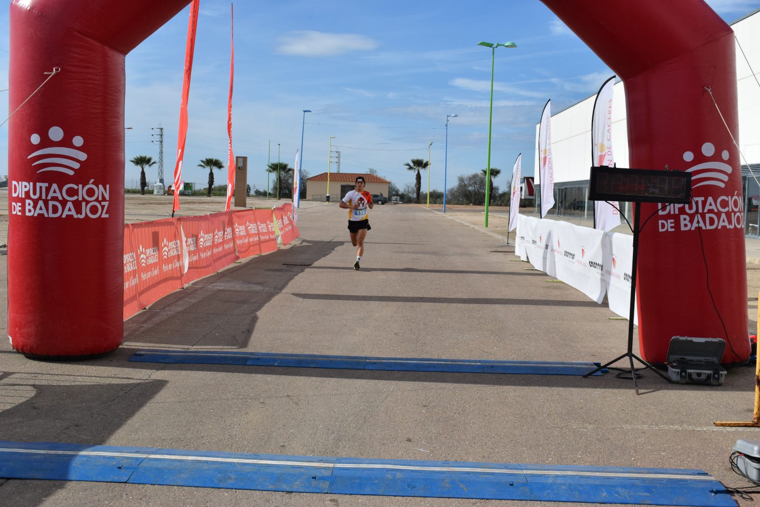 Las federaciones organizarán circuitos deportivos en la provincia de Badajoz gracias a 120.000 euros de Diputación