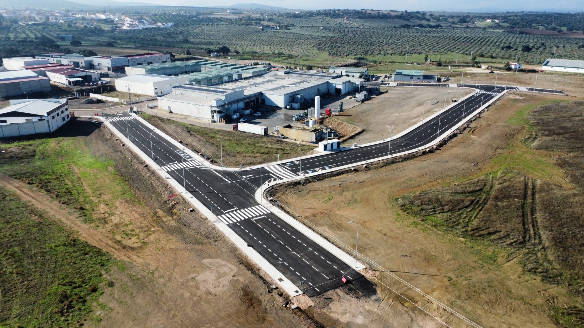 La Junta de Extremadura finaliza la ampliación del Polígono Industrial de Valverde de Leganés con una inversión superior a un millón de euros