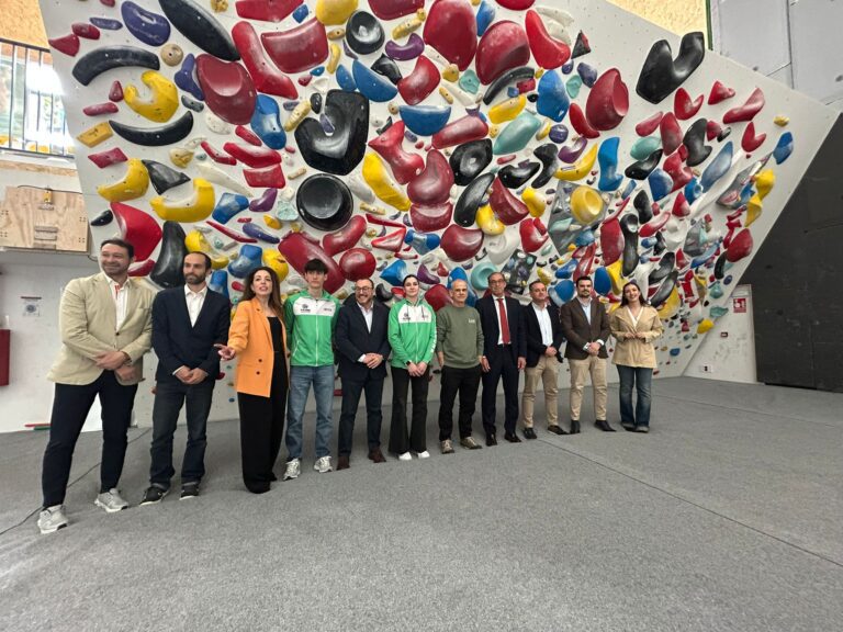 El Rocódromo ‘Alberto Ginés’ de la Ciudad Deportiva de Cáceres acoge la Copa de España de Escalada de Bloque y Velocidad