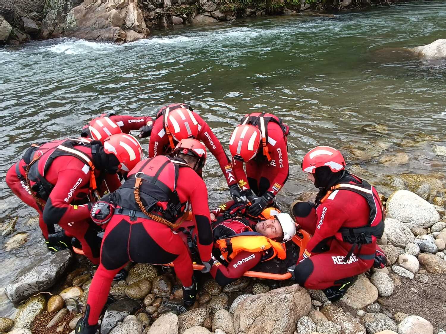 Los  bomberos de la provincia refuerzan su preparación ante emergencias en riadas e inundaciones