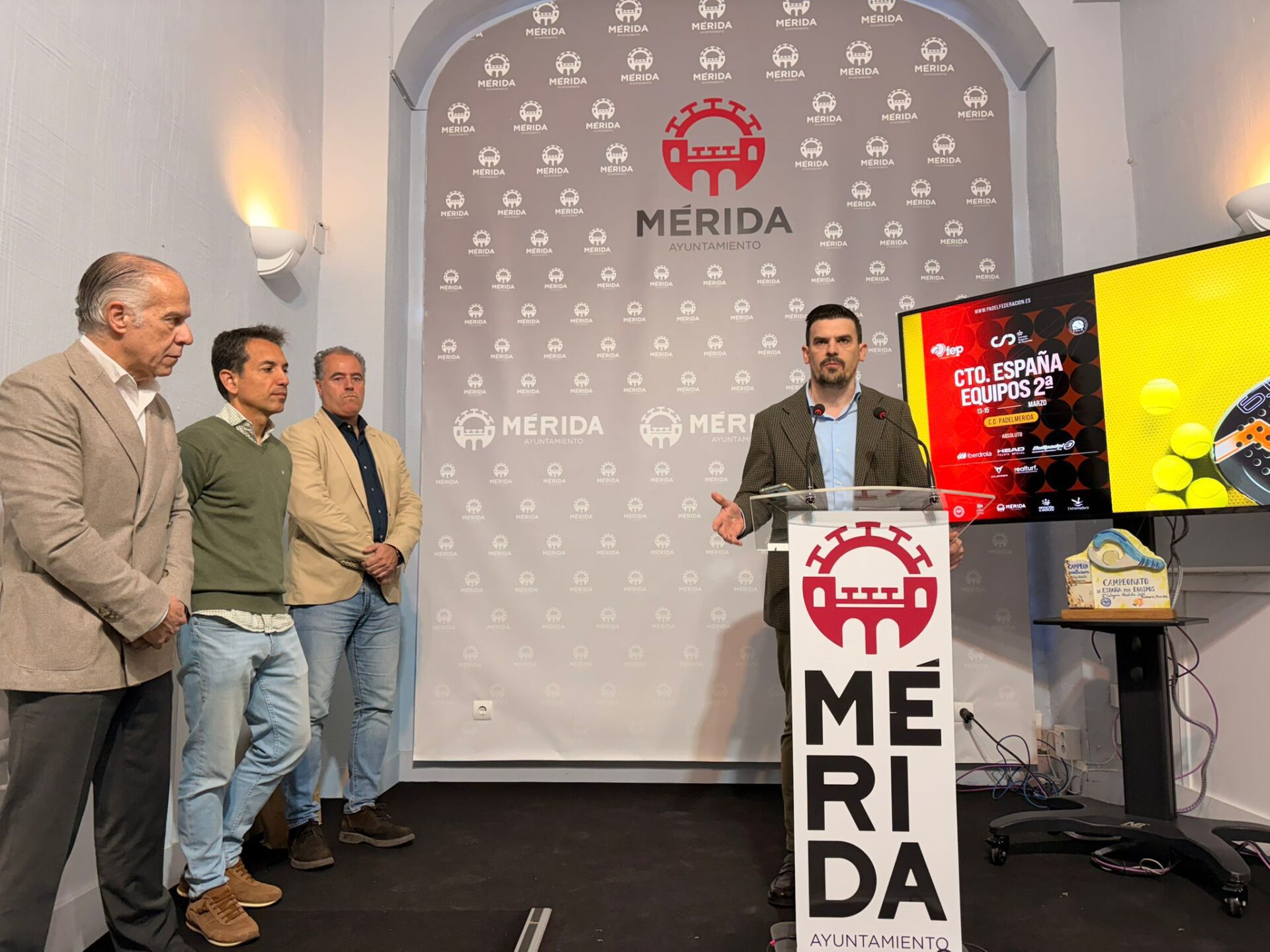 La Junta de Extremadura impulsa el Campeonato de España de Pádel por equipos de 2ª categoría