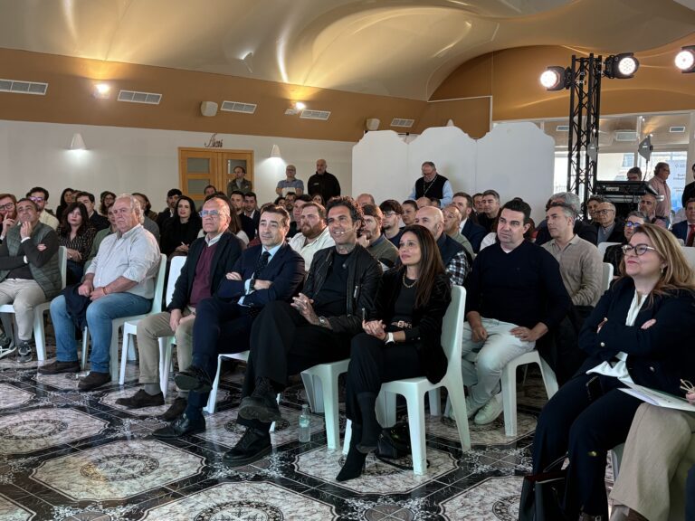 Más de un centenar de empresas participan en Navalmoral de la Mata en la jornada empresarial ‘Conectando Liderazgos’ organizada por la Junta