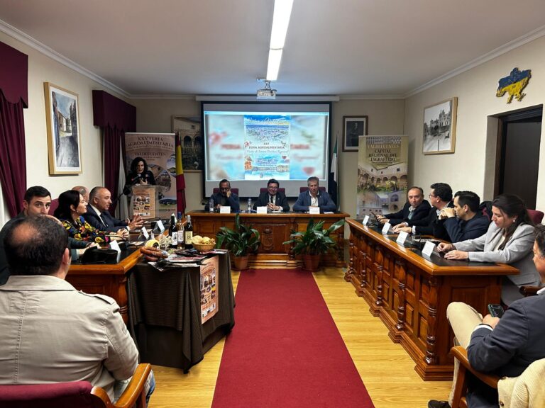 Guillermo Santamaría destaca el componente económico, gastronómico, cultural y social de la Feria Agroalimentaria de Valdefuentes