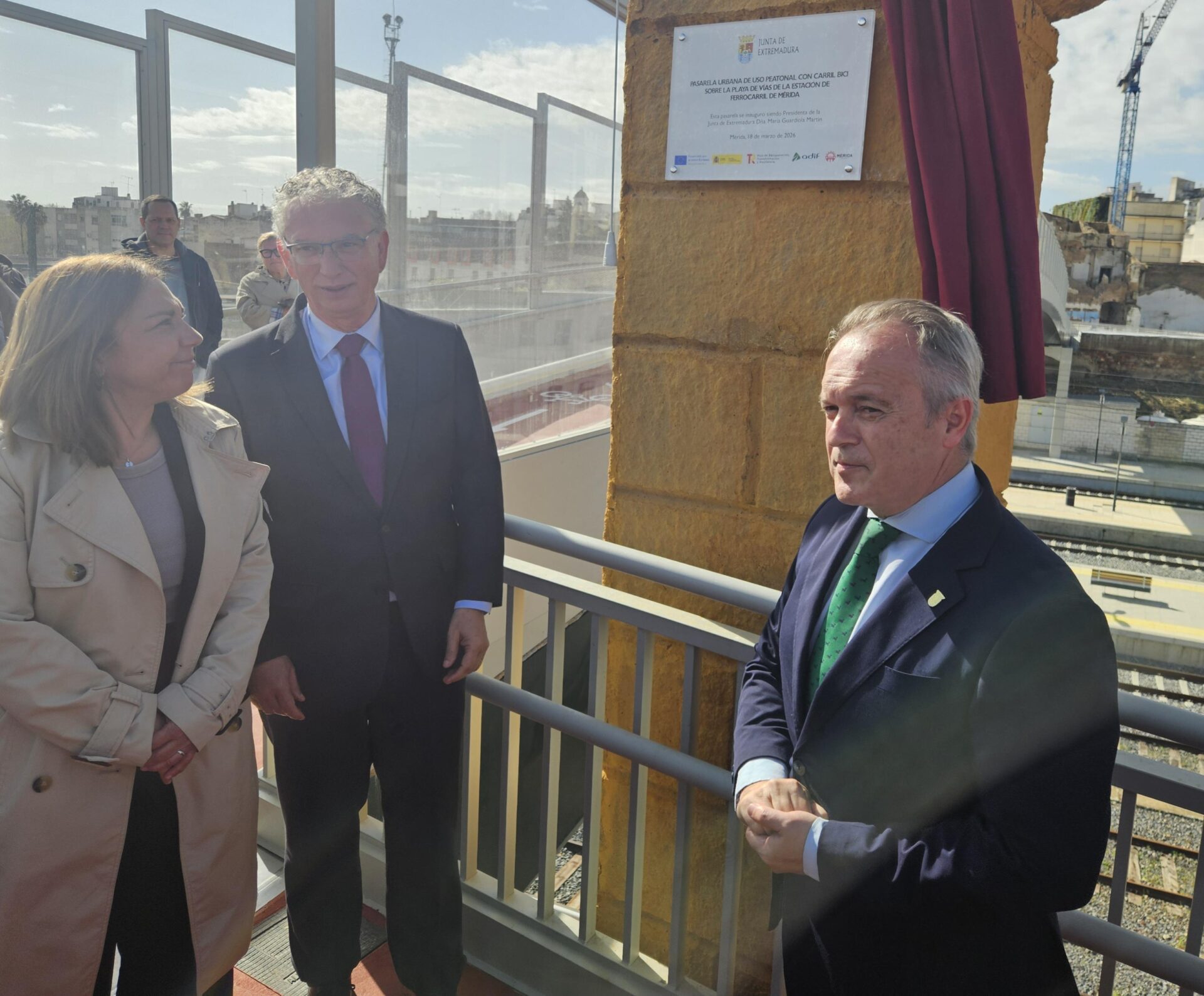 Inaugurada la pasarela ciclopeatonal sobre las vías de la estación de tren de Mérida tras una inversión de 2’5 millones