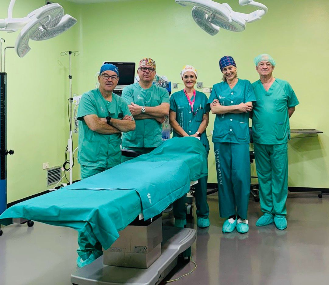 El Hospital Ciudad de Coria realiza con éxito por primera vez una cirugía mínimamente invasiva para tratar el cáncer de útero