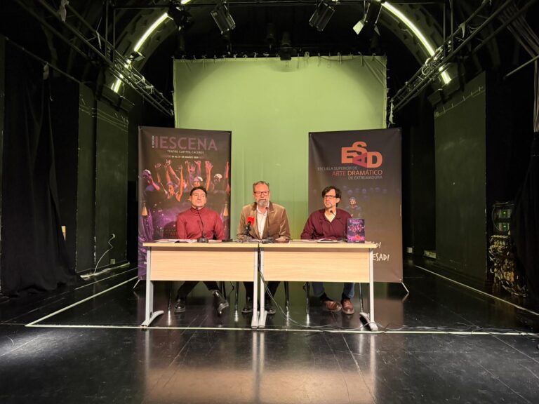 500 estudiantes de secundaria de diez institutos de Extremadura participan en la 11º edición del festival de teatro IESCENA