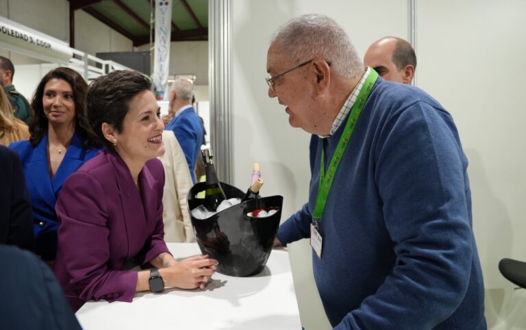 La presidenta de la Diputación reivindica el potencial del sector agroalimentario en la inauguración de VINAC en Almendralejo