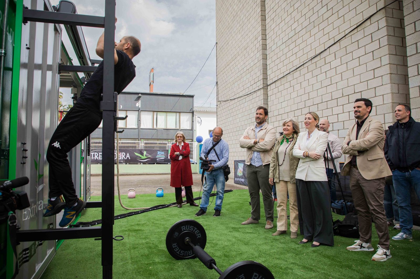 La Junta de Extremadura inaugura CUBOFit, una red de gimnasios portátiles al aire libre para fomentar actividad física en el mundo rural