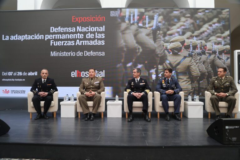 El Hospital Centro Vivo acoge la exposición ´Defensa Nacional. La adaptación permanente de las Fuerzas Armadas´