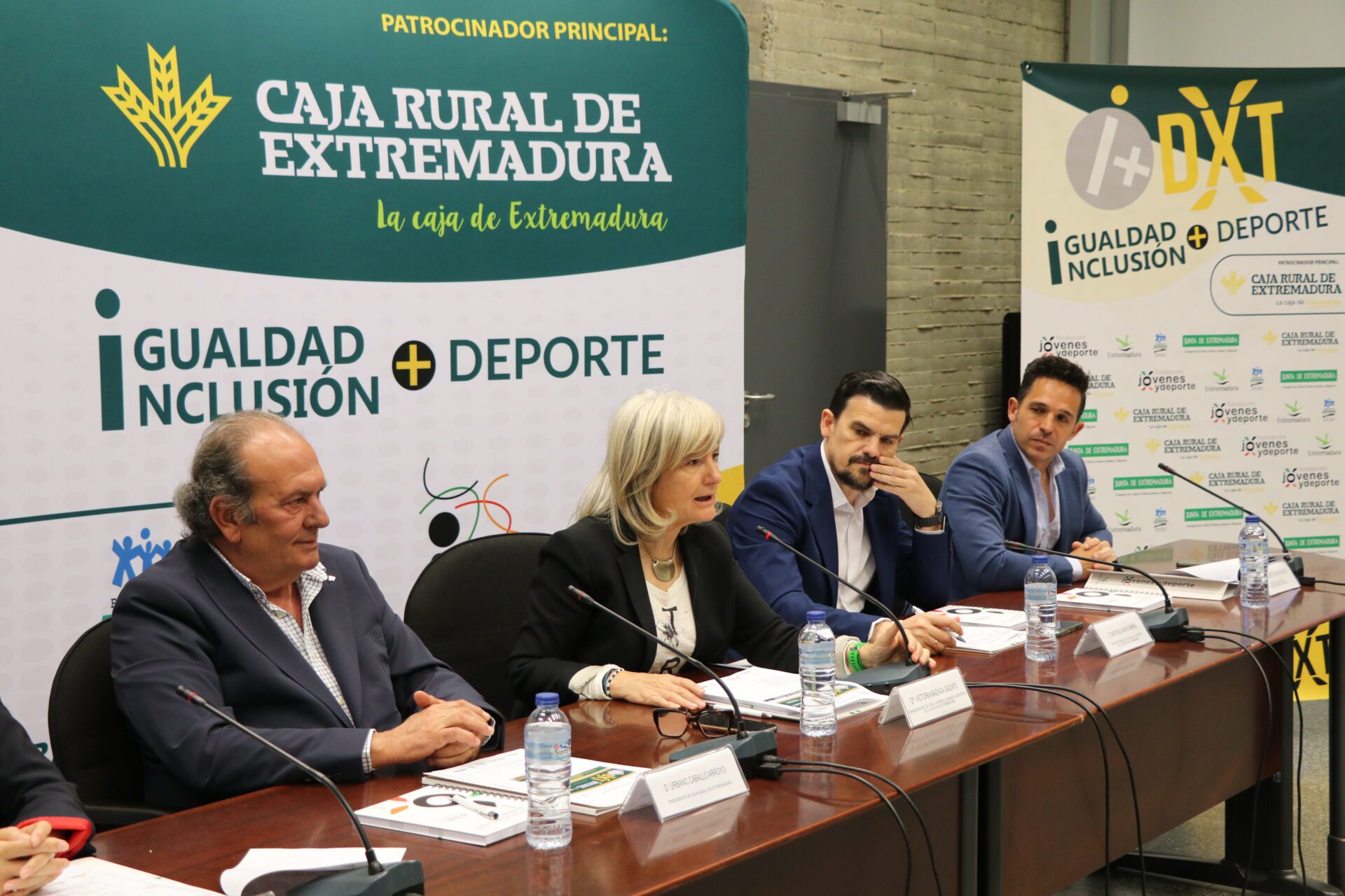 La Junta de Extremadura y Caja Rural sellan una alianza para multiplicar el impacto del principal programa de deporte inclusivo en la región