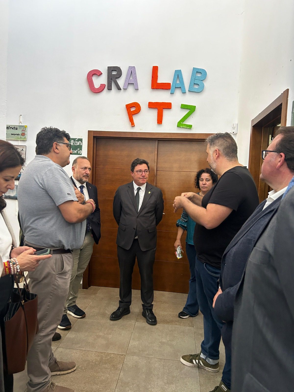 Santamaría visita en Valdehornillos el centro CRALAB, laboratorio de fabricación digital al servicio de los ciudadanos pionero en el medio rural