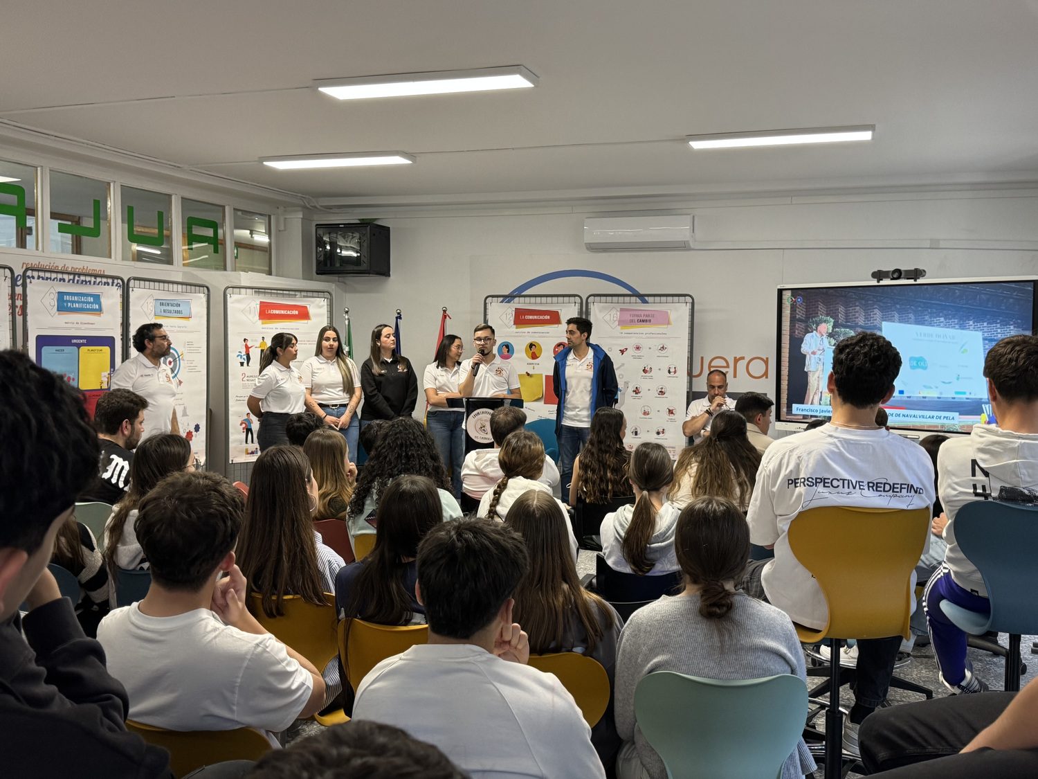 El IES de Castuera acoge el proyecto “De joven a joven, Equilibrio en Movimiento” para acercar los ODS a la juventud