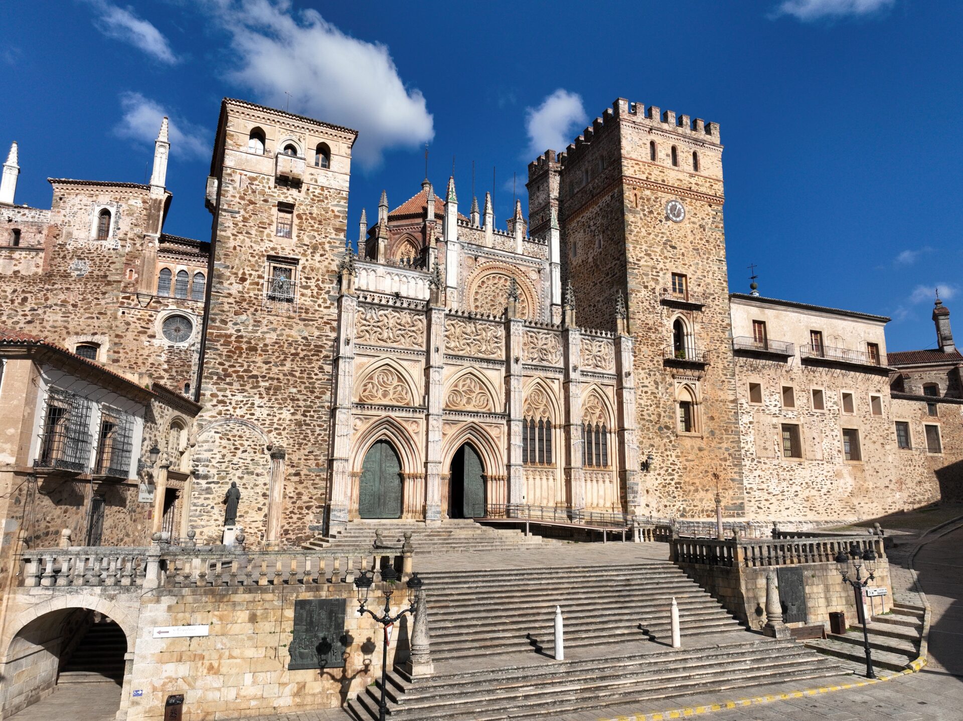 Extremadura se proyecta como destino religioso y cultural en la televisión italiana