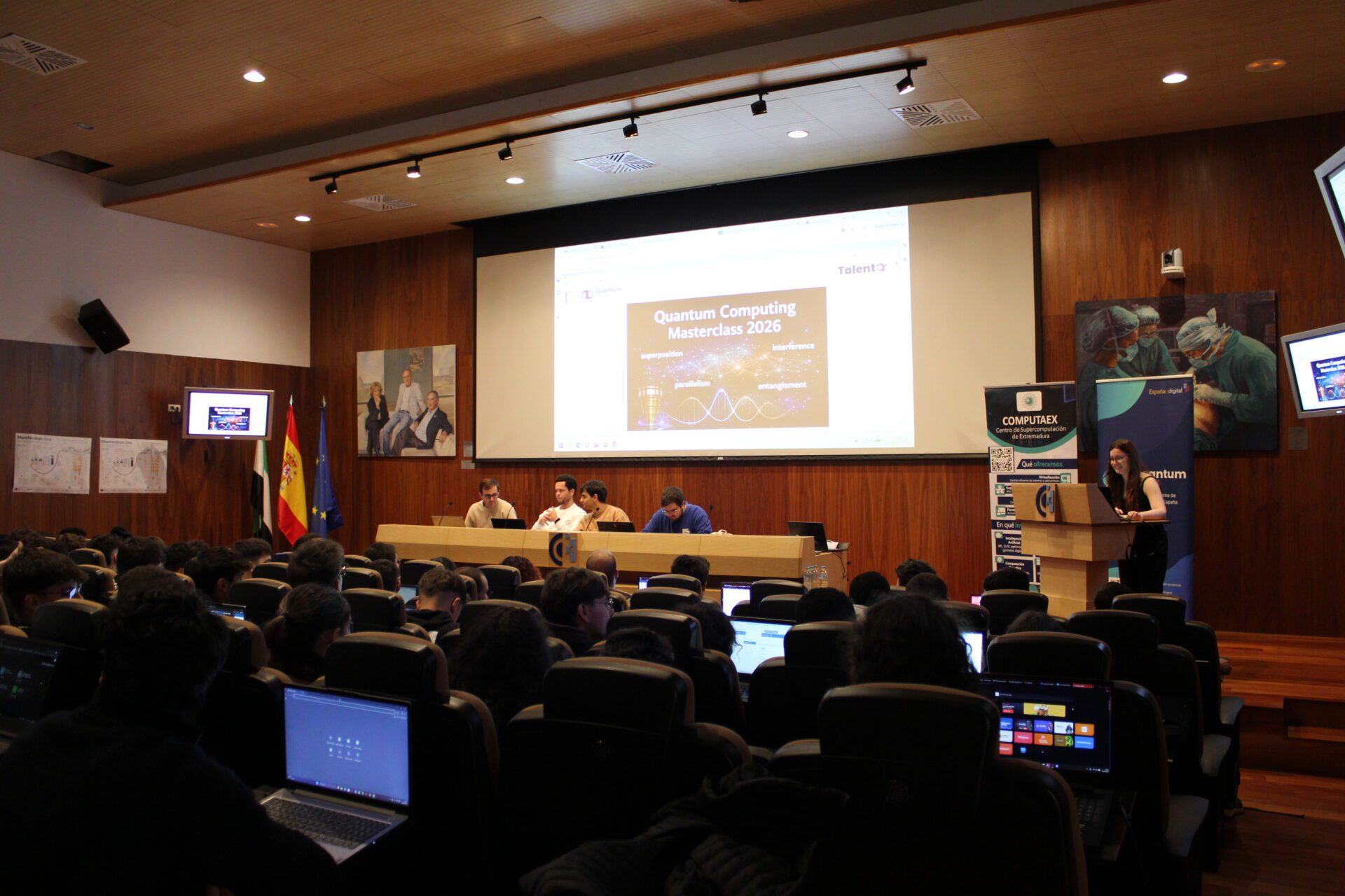 Más de 70 estudiantes de Bachillerato y FP se forman en tecnologías cuánticas en el supercomputador extremeño
