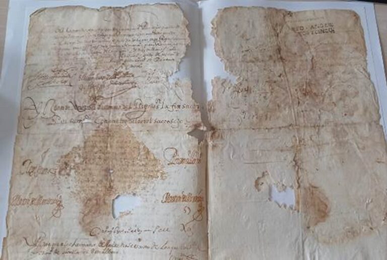 La Junta de Extremadura licita la restauración 31 documentos en los Archivos Históricos Provinciales de Badajoz y Cáceres
