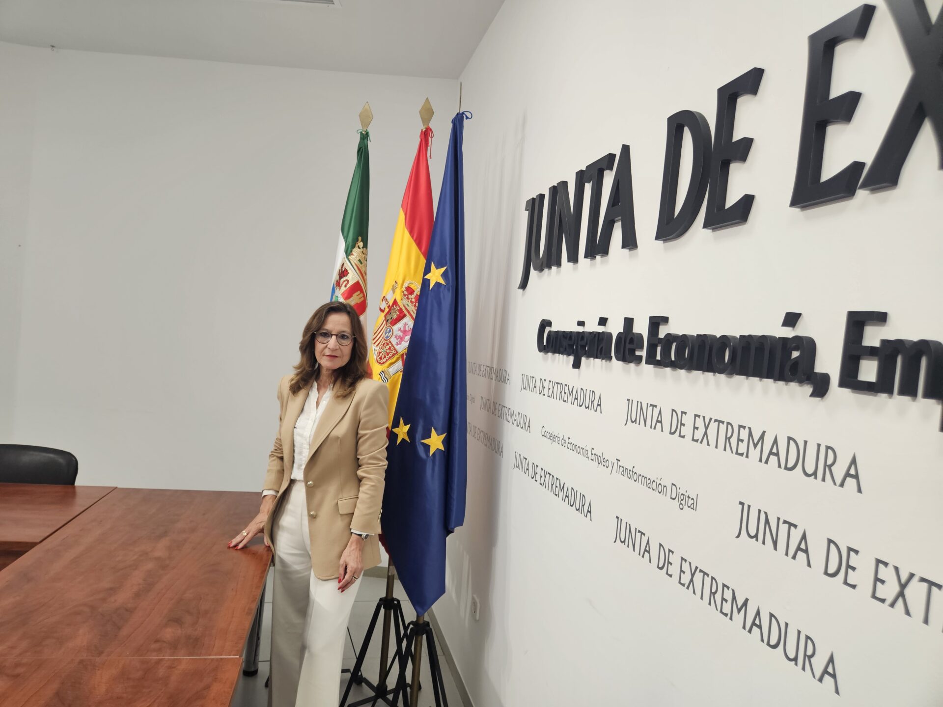 Extremadura lidera la bajada de paro en el último año y es la segunda donde más crece el empleo