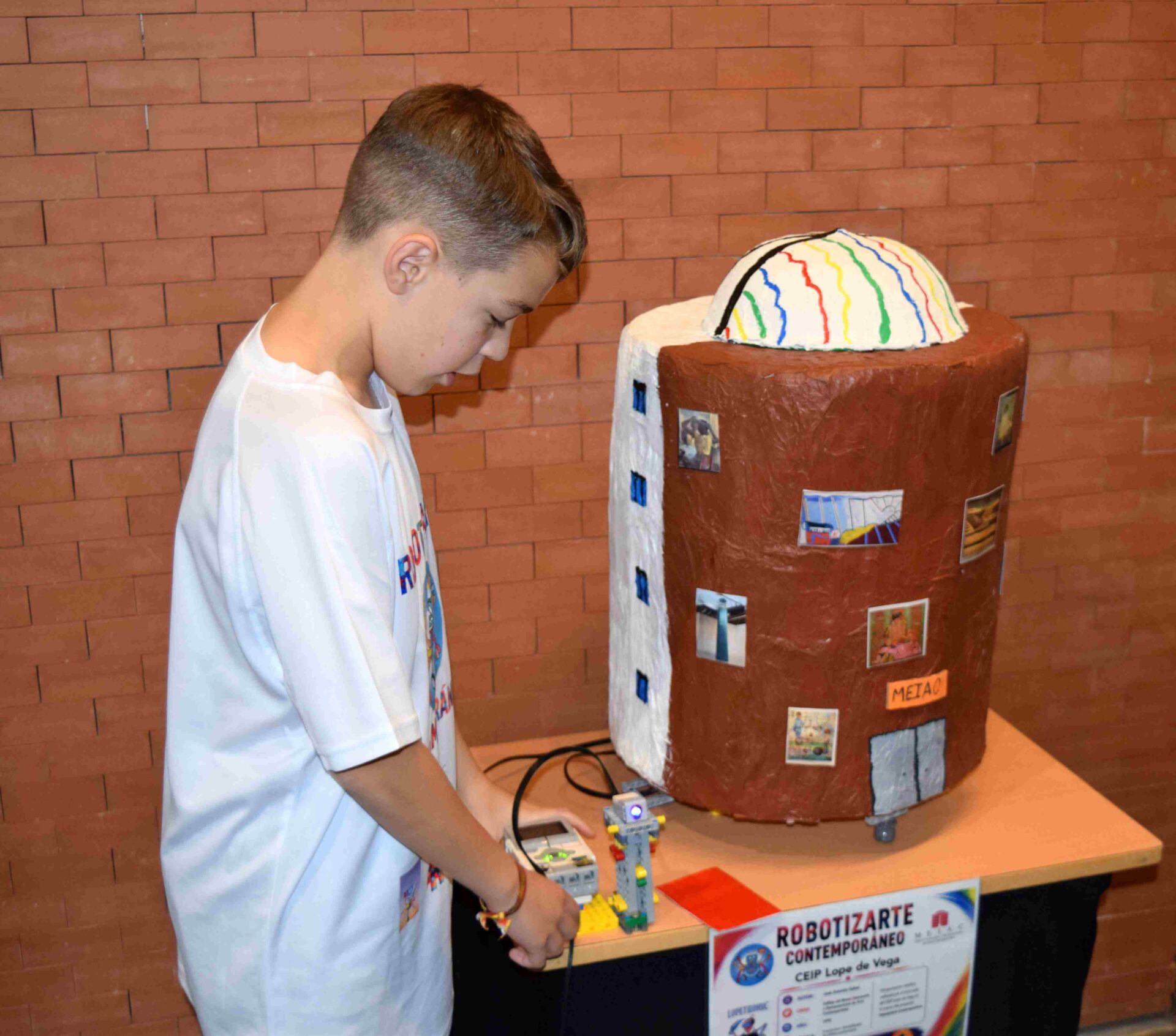 ‘Robortizarte’ muestra en el MEIAC el trabajo de robotización elaborado por 140 alumnos y 15 docentes de varios centros educativos de Badajoz