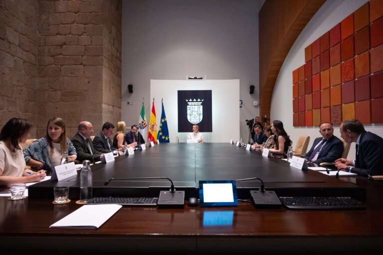 El Consejo de Gobierno aprueba un decreto ley que contempla el grado de «dependencia extrema» para personas con ELA y otras enfermedades