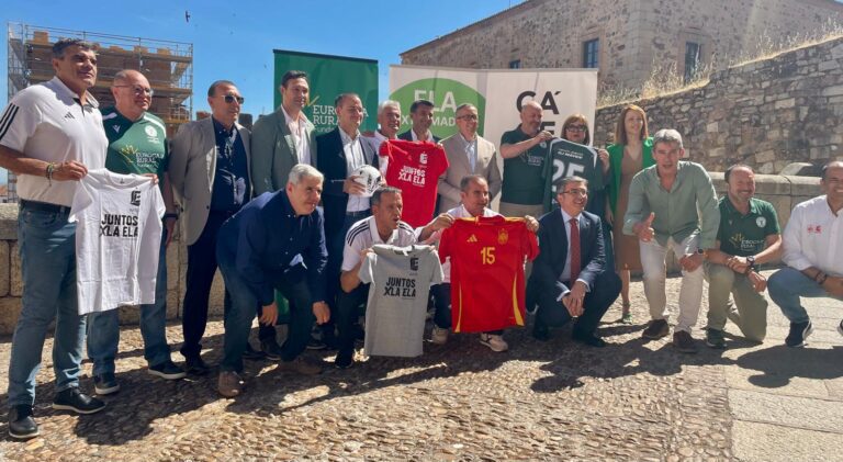 La Junta de Extremadura respalda el partido solidario de Leyendas España a favor de la ELA en Cáceres