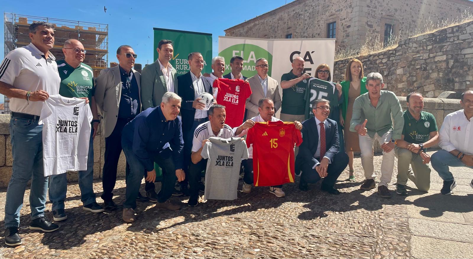 La Junta de Extremadura respalda el partido solidario de Leyendas España a favor de la ELA en Cáceres
