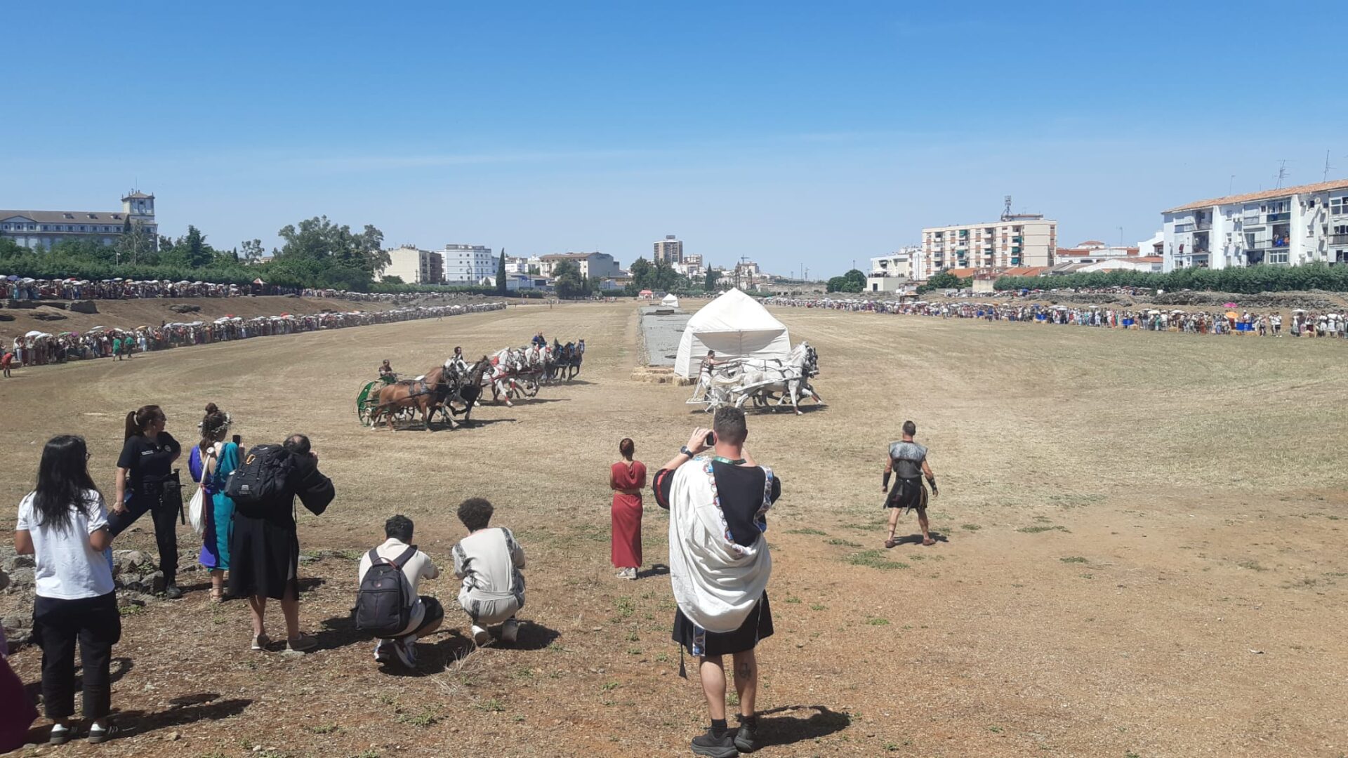 Extremadura muestra su patrimonio romano a un influyente divulgador italiano de historia