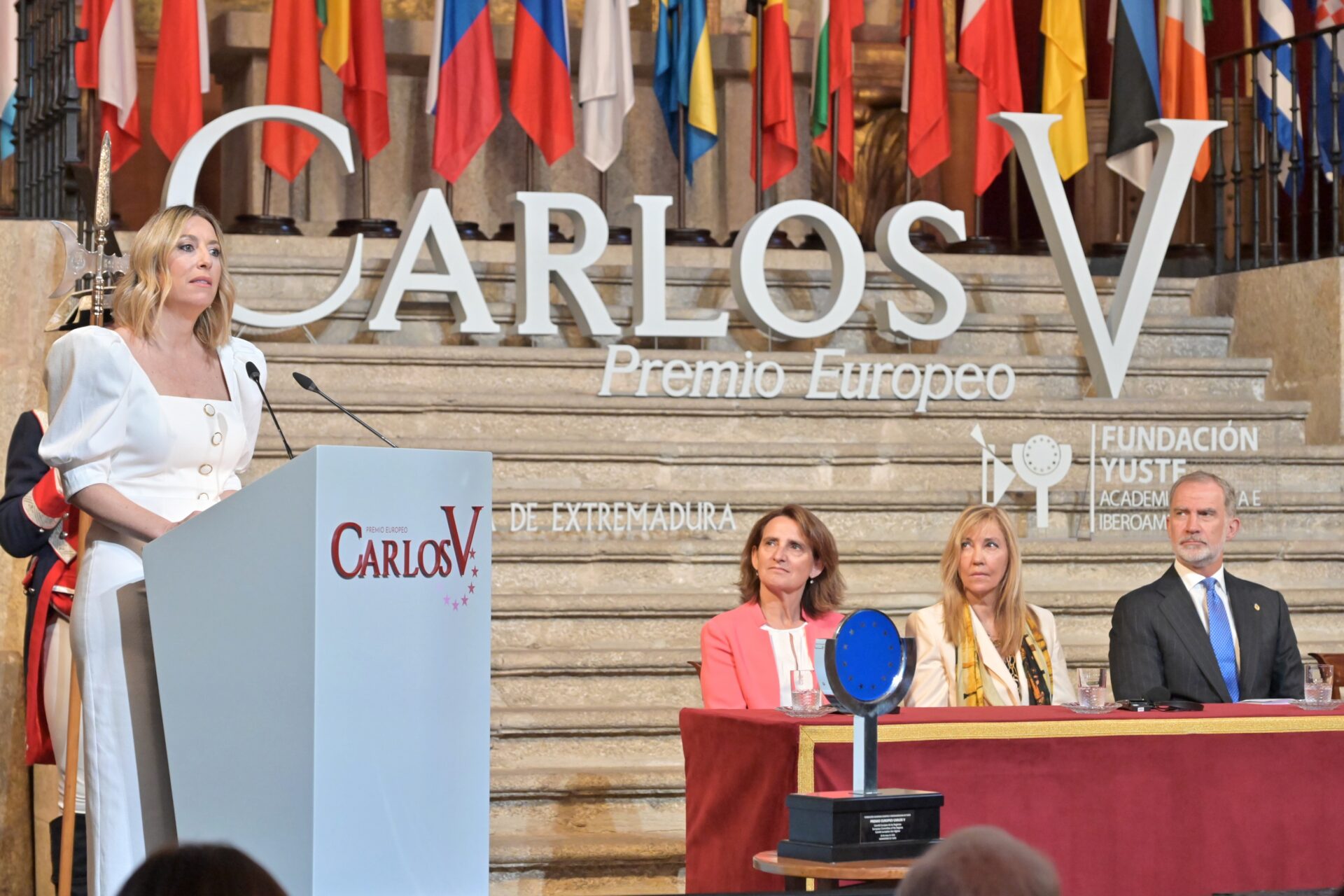 La presidenta de la Junta reivindica una Europa «cercana» construida desde las regiones y los municipios durante la entrega del Premio Carlos V 2026 al CdR