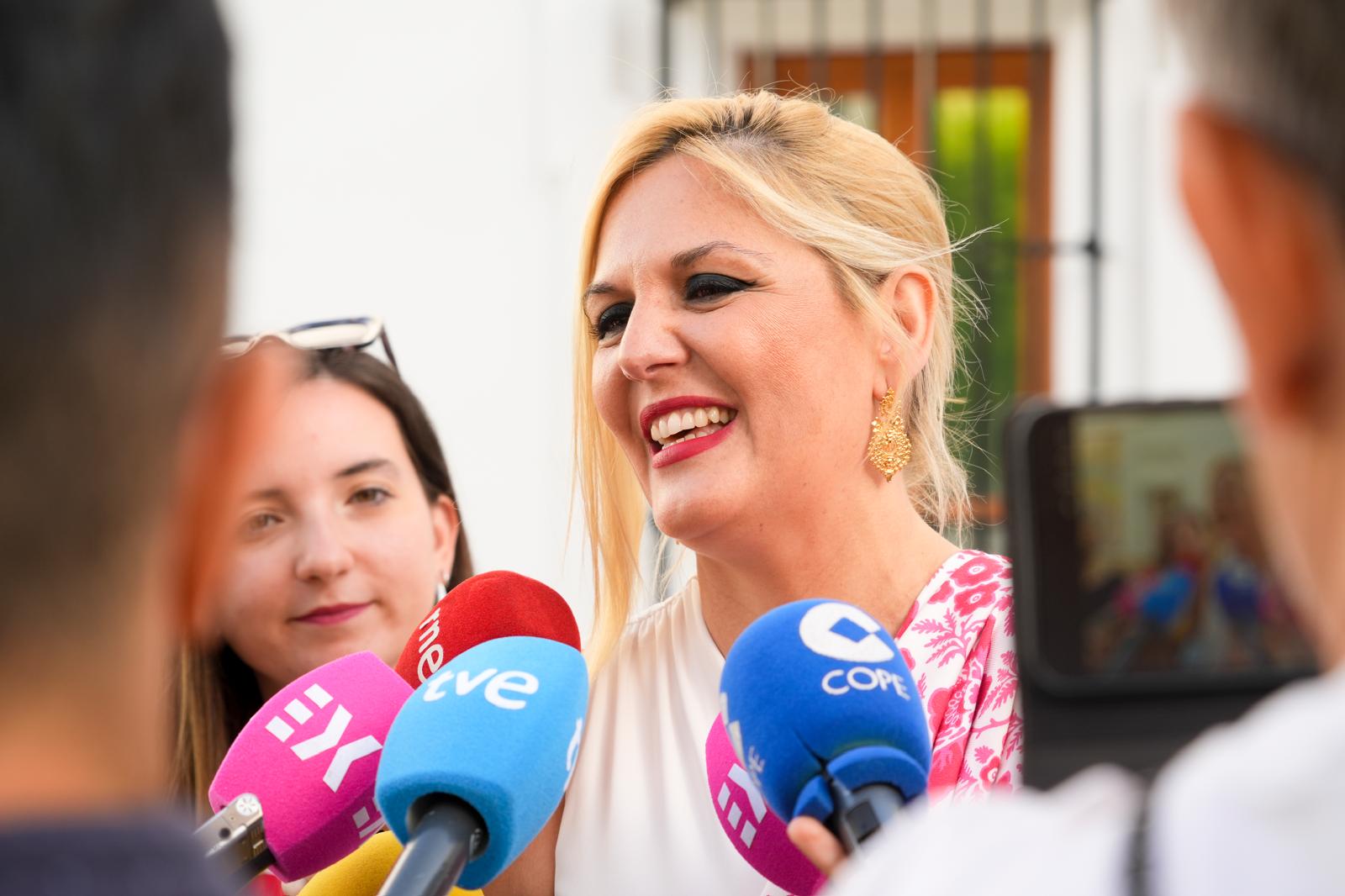 La consejera Elena Manzano continuará con políticas fiscales justas, mejoras para los empleados públicos y un continuo diálogo con los agentes sociales