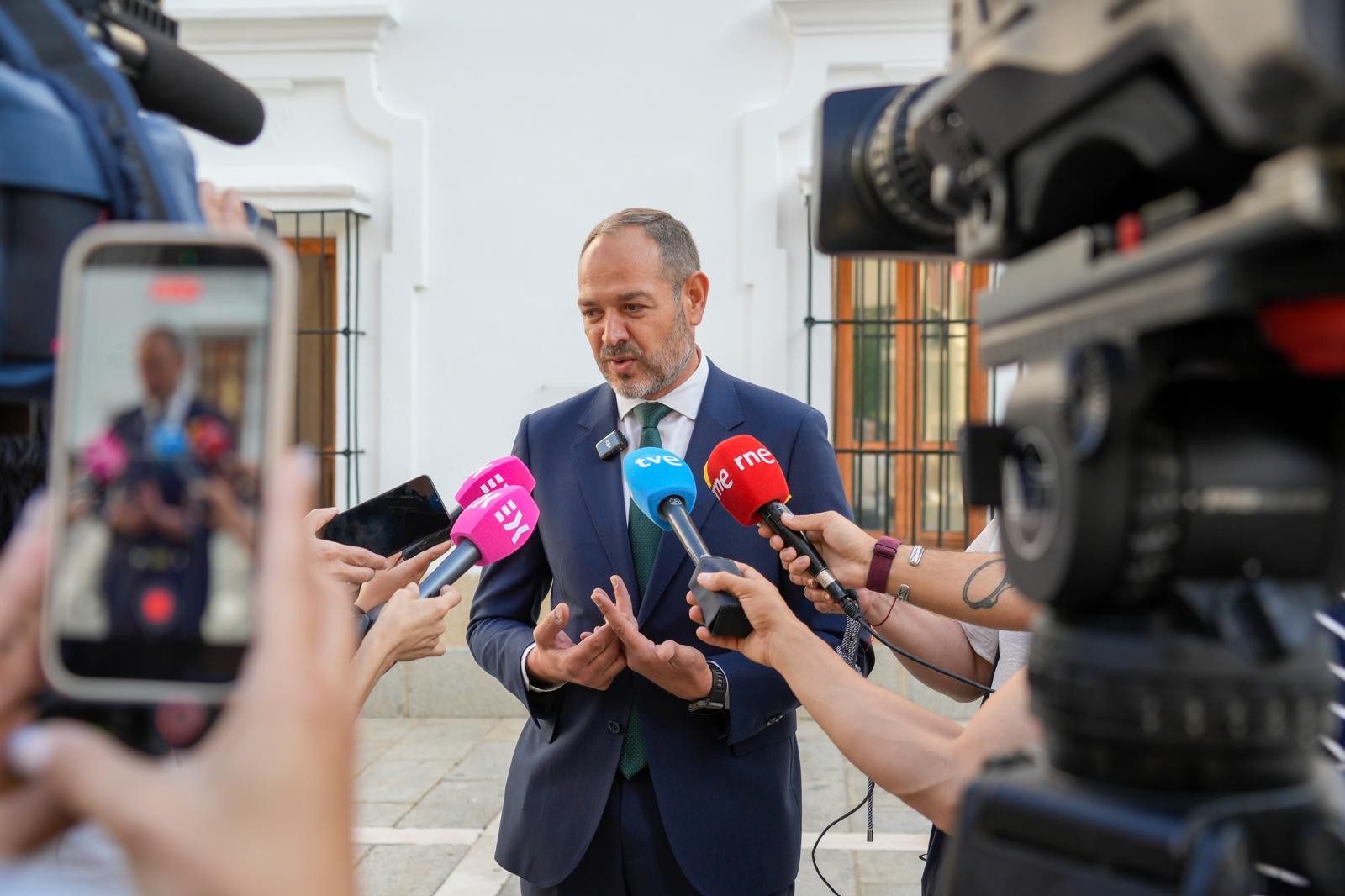 Ramírez considera que las infraestructuras, el transporte y la vivienda son una prioridad para garantizar la igualdad y desarrollo de Extremadura