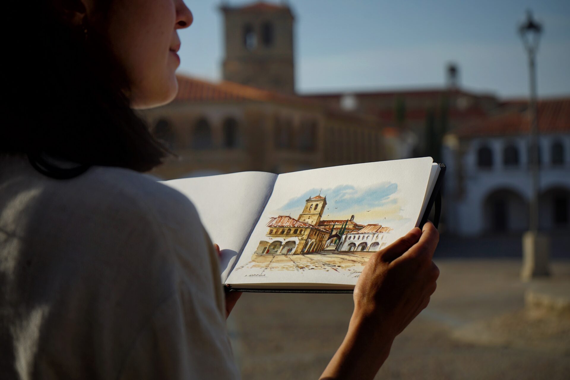 Turismo impulsa una nueva colaboración con la ilustradora extremeña Alicia Aradilla