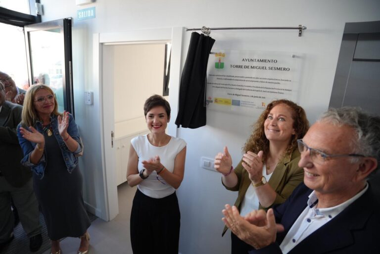 La Diputación de Badajoz reafirma su apoyo al municipalismo con la inauguración del nuevo Ayuntamiento de Torre de Miguel Sesmero
