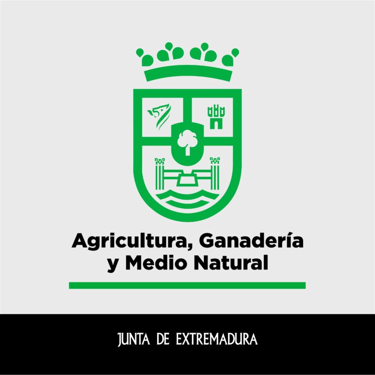 El consejero de Agricultura ha trasladado su apoyo al sector arrocero extremeño ante su preocupación por la situación comercial de este cereal
