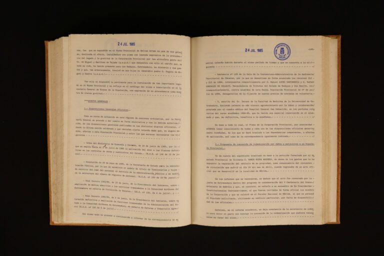 El Archivo de la Diputación de Badajoz restaura y digitaliza lo sucedido en los plenos desde 1838