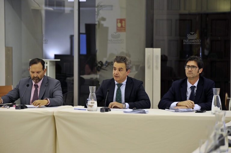 La consejería de Agricultura presenta un presupuesto de 1.080 millones destinado principalmente al sector primario y a modernizar infraestructuras