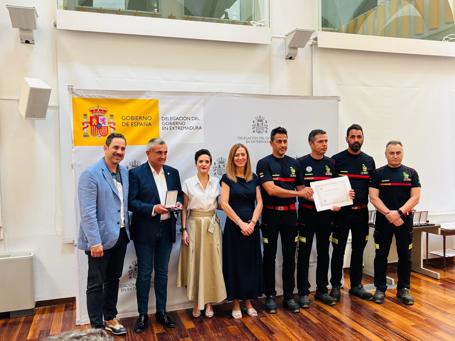 Los bomberos del CPEI de la Diputación de Badajoz reciben la Medalla al Mérito de Protección Civil por su labor durante la DANA de Valencia