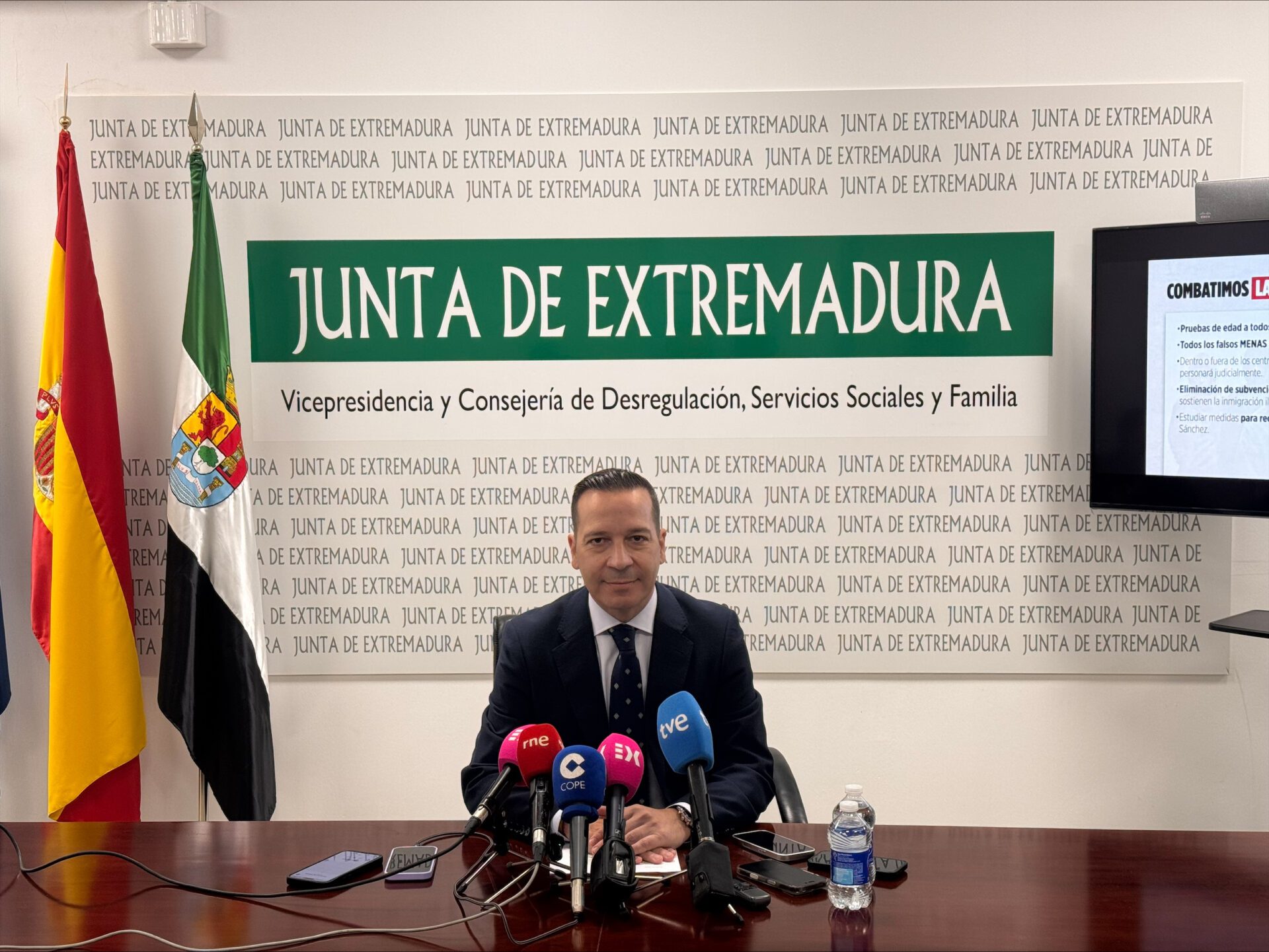 Óscar Fernández Calle denuncia que migrantes adultos se están autoidentificando como menores para obtener alojamiento en Extremadura