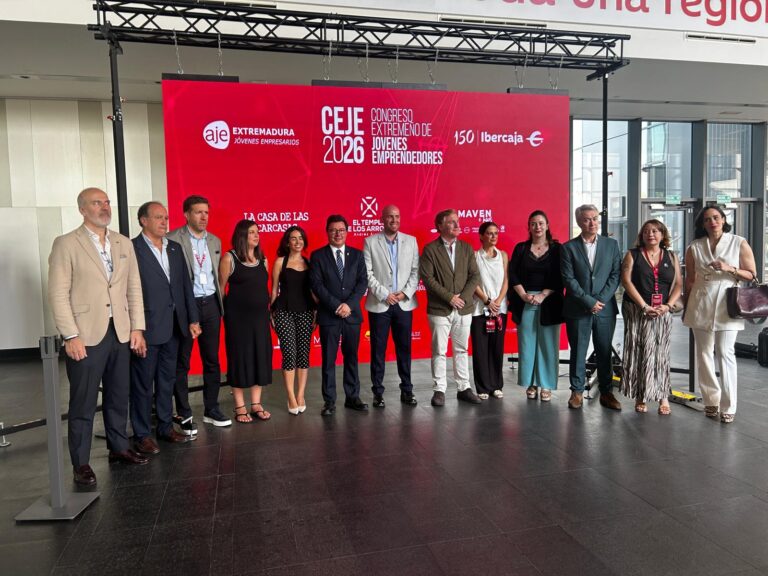 El consejero de Economía subraya el respaldo continuo de la Junta a los jóvenes empresarios y las asociaciones empresariales en el III Congreso de AJE