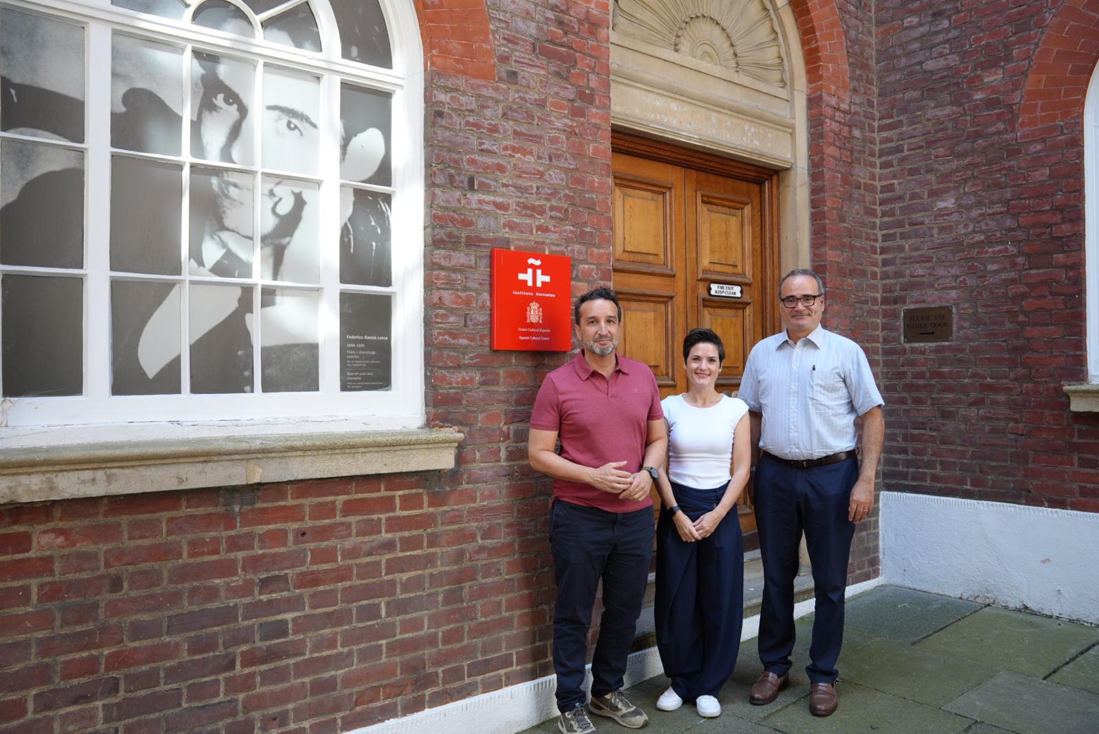 Raquel del Puerto traslada al Instituto Cervantes de Londres el trabajo de la Diputación de Badajoz para preservar y difundir el patrimonio lingüístico y cultural extremeño
