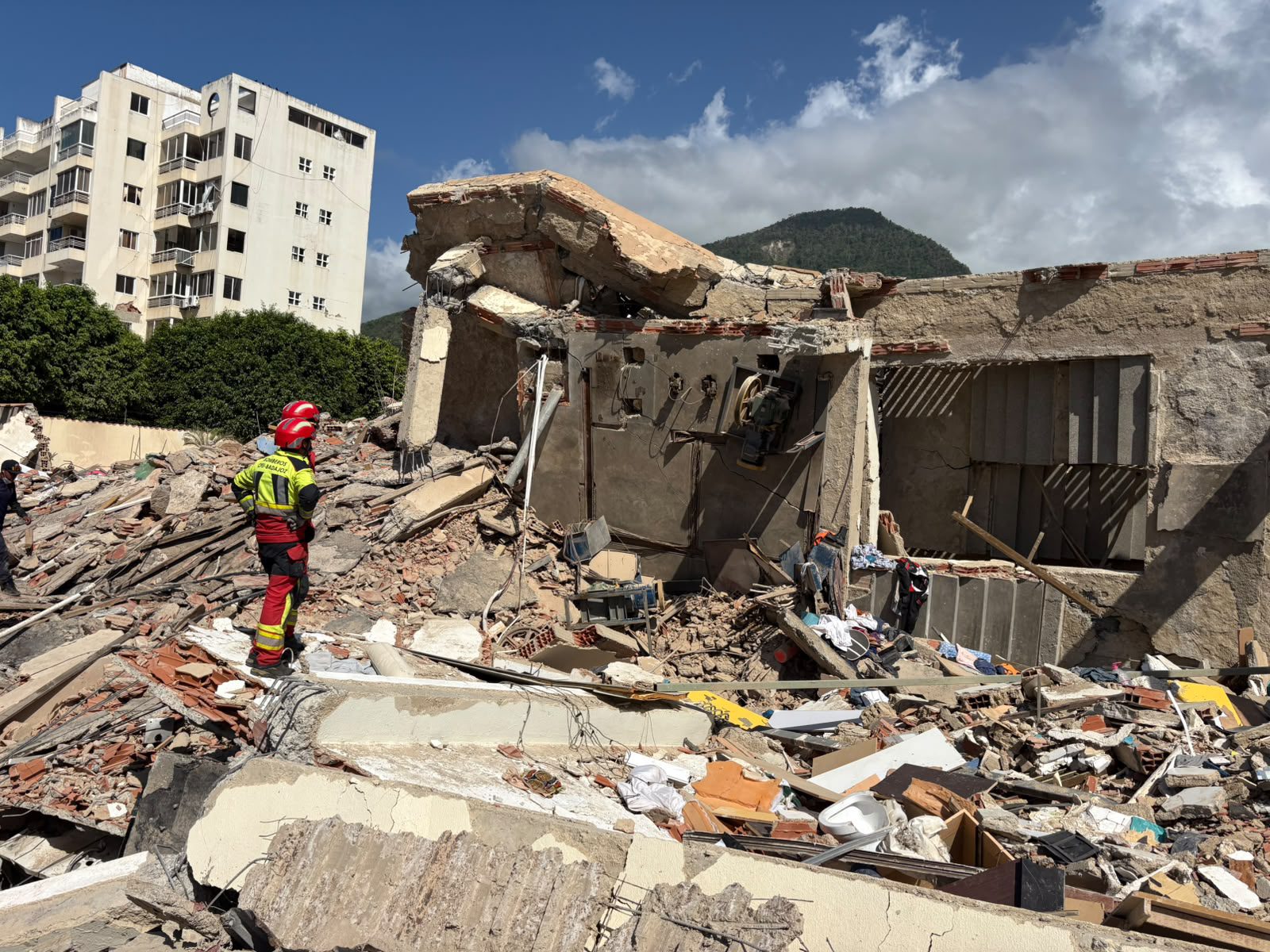 Los bomberos de la Diputación de Badajoz intensifican las labores de rescate en La Guaira