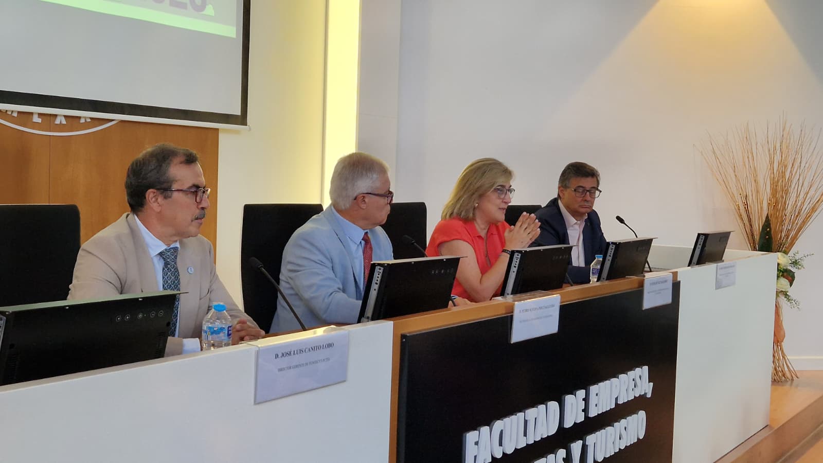 Educación impulsa el emprendimiento universitario con su colaboración en el Campus Emprendedor de Verano de la UEx